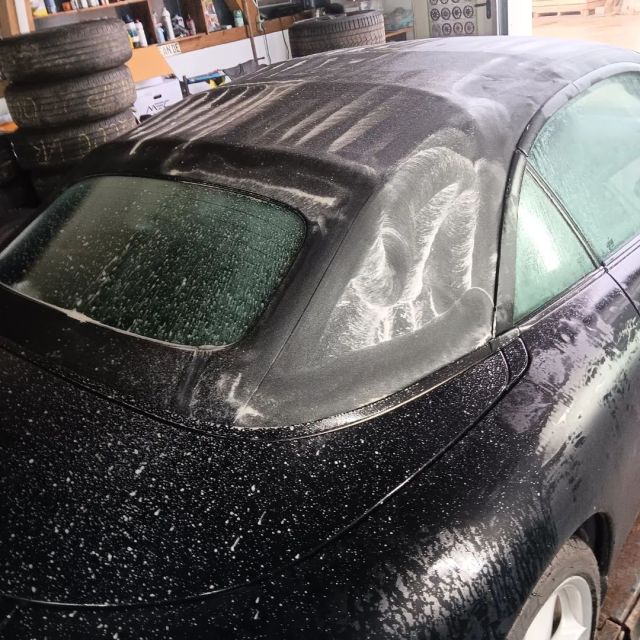 Cabrioverdeckreinigung beim Porsche 996.

#cabrio #verdeckreinigung  #cabrioverdeck #porsche #porsche911 #996 #mgclean #börnsen